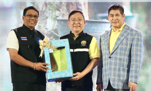 อธิบดีกรมปศุสัตว์​ ร่วมคณะ​ รมว.เกษตร ธรรมนัส​ เดินหน้าสร้างเสถียรภาพยางพาราไทยให้แข็งแกร่ง ตลอดห่วงโซ่ จ.สุราษฎร์ธานี