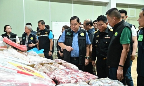 รมช.ไชยา ลงพื้นที่ด่วน ตรวจห้องเย็นสมุทรสาคร พบเนื้อเถื่อนนำเข้าผิดกฎหมายกว่า 700 ตัน ความเสียหายกว่า 100 ล้านบาท