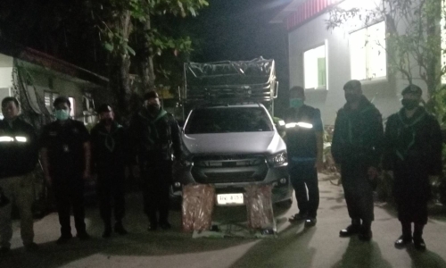 "จับกองทัพมด ลอบขนหมู​เถือนเกือบ​ 4 ตันซุกใต้ผ้าใบอาบปลาร้า"