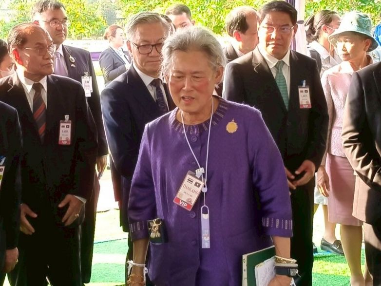 สมเด็จพระกนิษฐาธิราชเจ้า กรมสมเด็จพระเทพรัตนราชสุดาฯ สยามบรมราชกุมารี เสด็จพระราชดำเนินสาธารณรัฐประชาธิปไตยประชาชนลาว