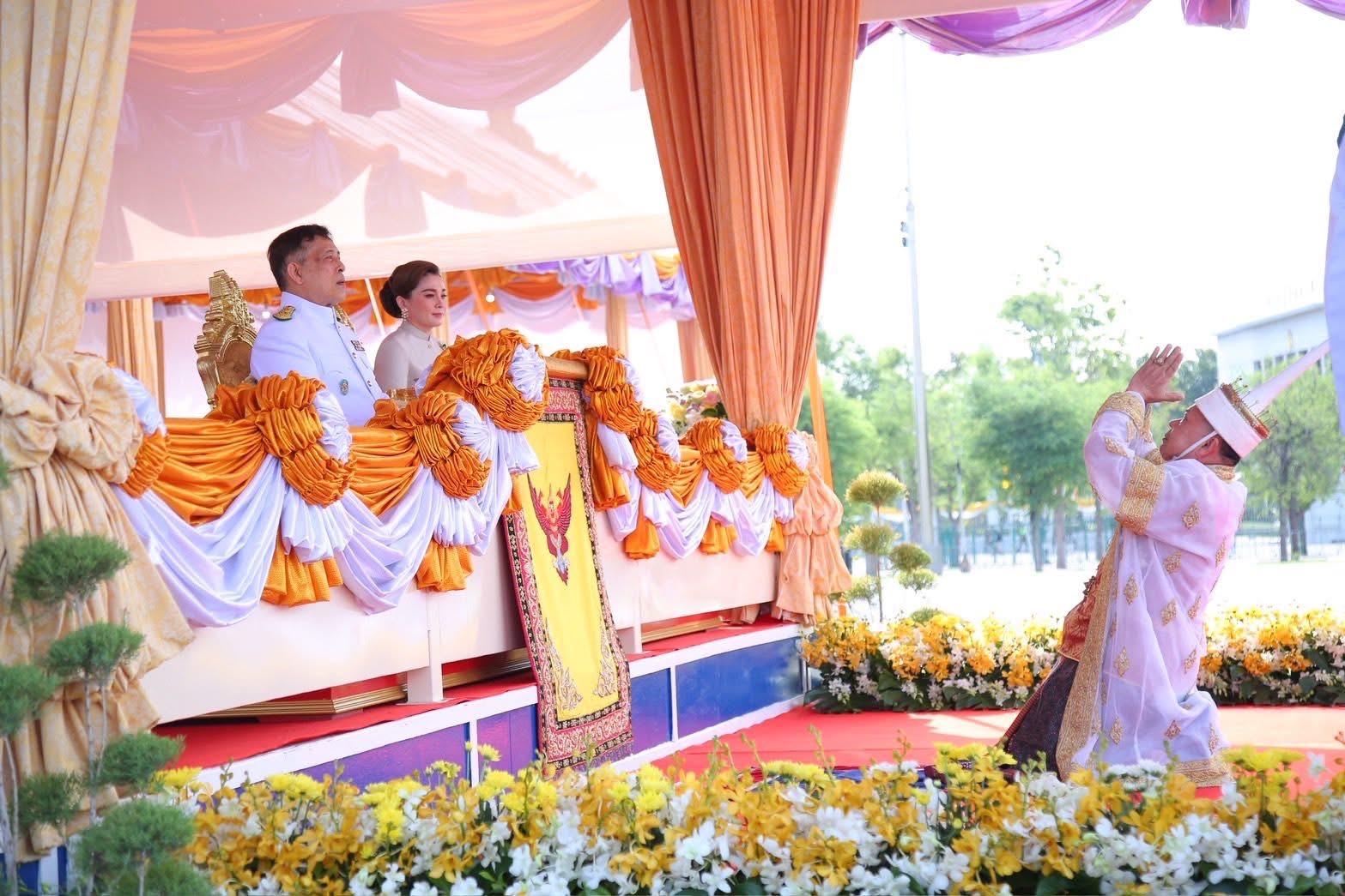 พระบาทสมเด็จพระเจ้าอยู่หัว และสมเด็จพระนางเจ้าฯ พระบรมราชินีพิธีเป็นองค์ประธานฯ ในงานพระราชพิธีพืชมงคลจรดพระนังคัลแรกนาขวัญ ปีพุทธศักราช 2568