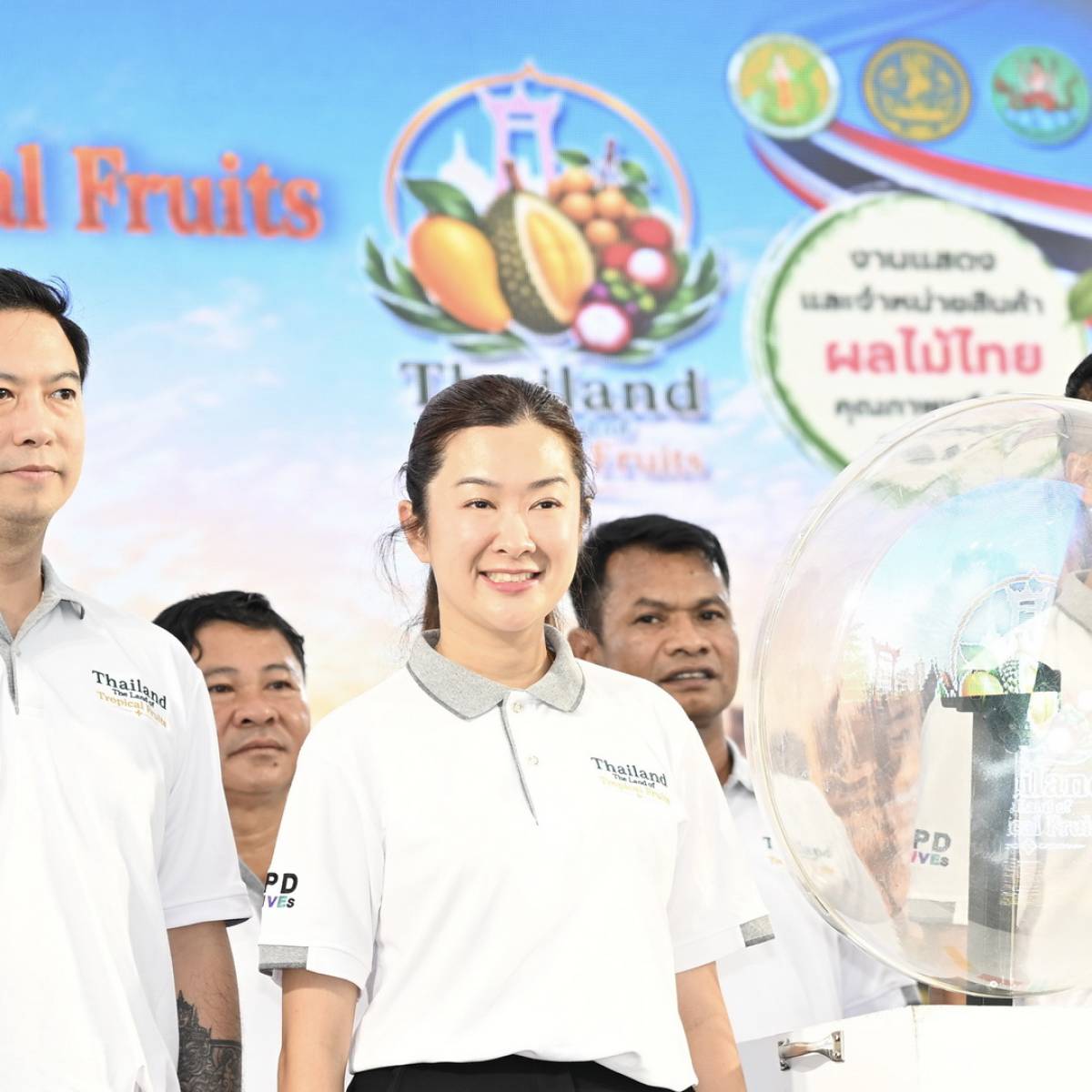 รองอธิบดีกรมปศุสัตว์ ร่วมพิธีเปิดงานแสดงและจำหน่ายสินค้าผลไม้ Thailand : The Land of Tropical Fruits ภายใต้แนวคิด Fresh From Farm มหัศจรรย์ผลไม้ 4 ภาค