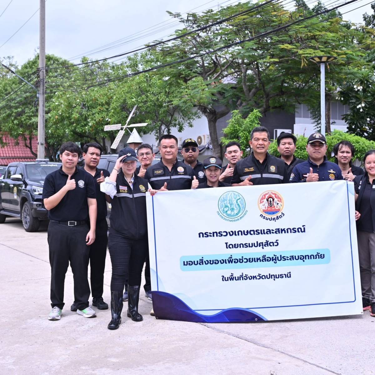 กระทรวงเกษตรฯ โดยกรมปศุสัตว์ ลงพื้นที่ปทุมธานี มอบถุงยังชีพและอาหารสัตว์ บรรเทาความเดือดร้อนผู้ประสบอุทกภัย