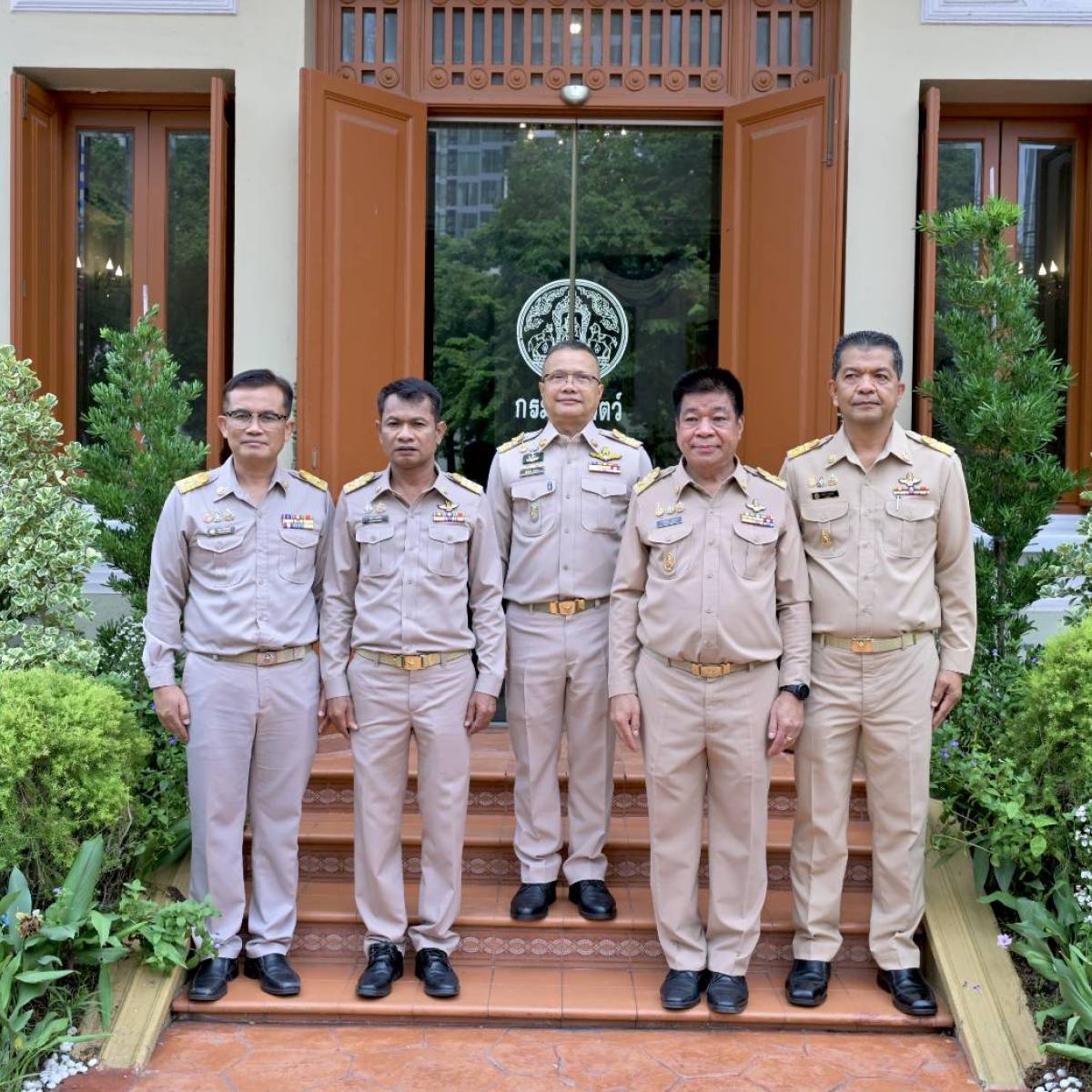 อธิบดีกรมปศุสัตว์ ไหว้สักการะสิ่งศักดิ์สิทธิ์ประจำกรมปศุสัตว์ เพื่อความเป็นสิริมงคล เนื่องในโอกาสเข้ารับตำแหน่ง