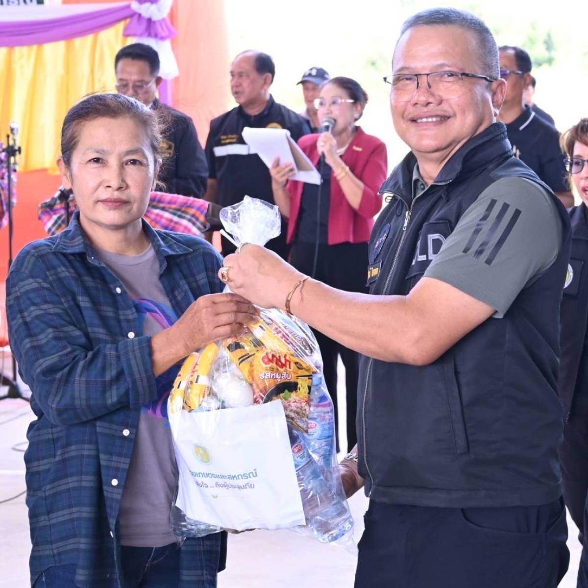 กรมปศุสัตว์ ร่วมคณะ รมว.เกษตรฯ และ รมช.เกษตรฯ ลงพื้นที่ตรวจราชการจังหวัดกำแพงเพชร ติดตามการบริหารจัดการน้ำในพื้นที่ พร้อมมอบปัจจัยการผลิตและให้บริการด้านปศุสัตว์